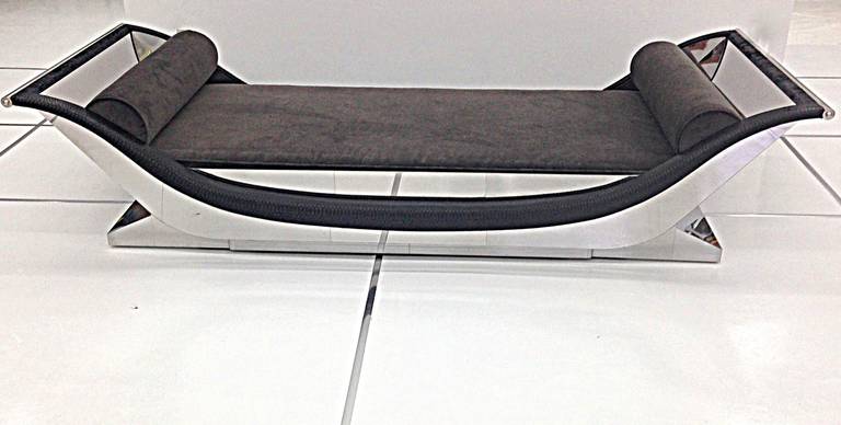 Modern Stainless Steel Daybed In Good Condition In Miami, FL