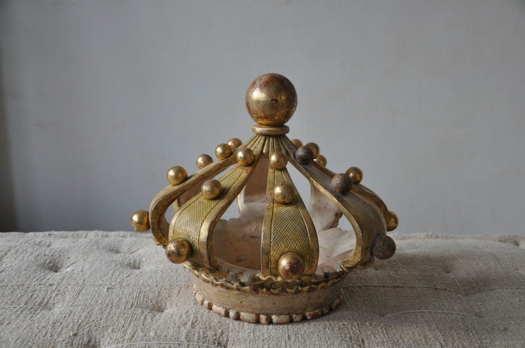 A FRENCH LATE EIGHTEENTH CENTURY CARVED WOODEN CROWN WITH THE ORIGINAL GILDING