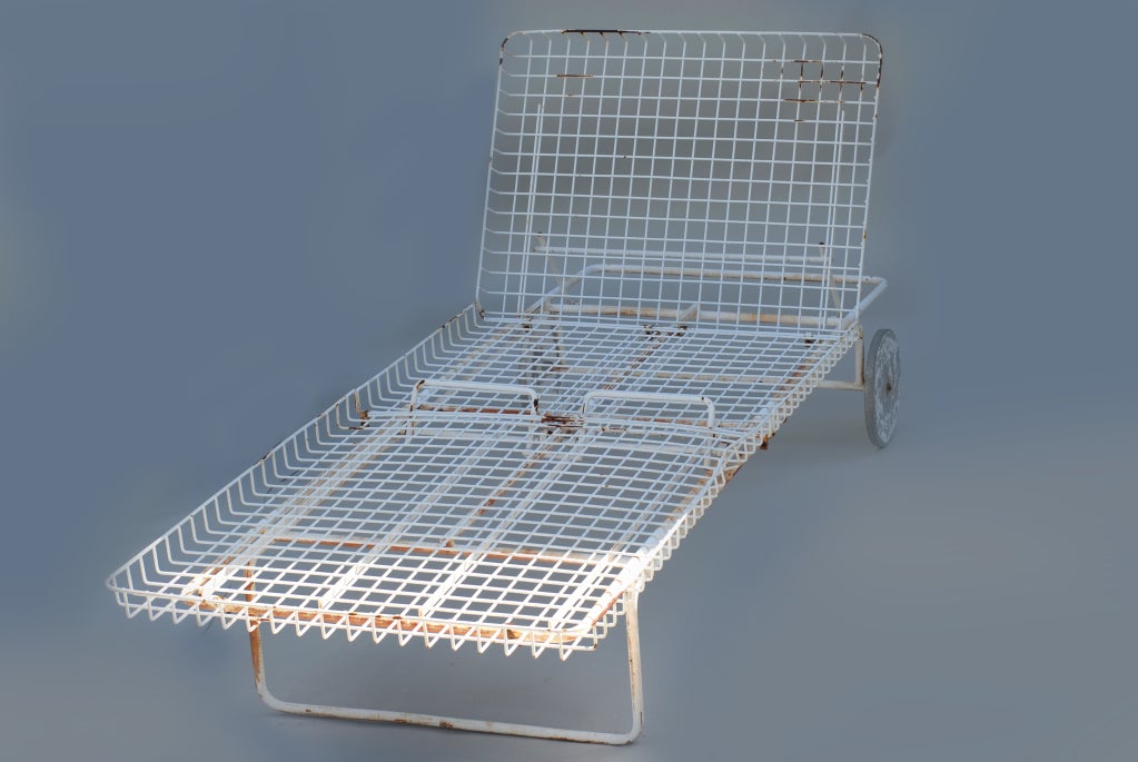 Knoll  Chaise Longue  In White Metal