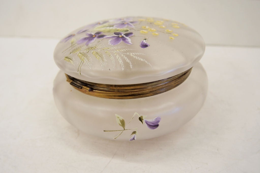Victorian hand painted Satin Glass Powder Jar and Swan puff For Sale 1