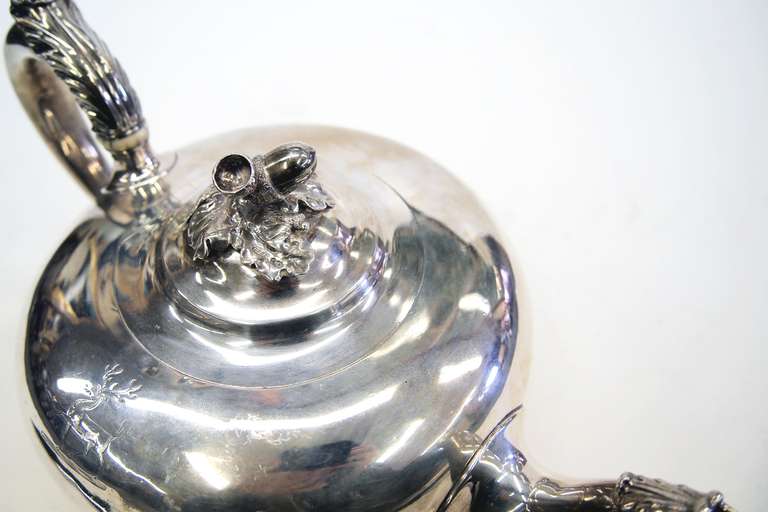 Antique Sterling Silver Teapot by famed silversmiths Hunt & Roskell, London In Good Condition For Sale In Vancouver, BC