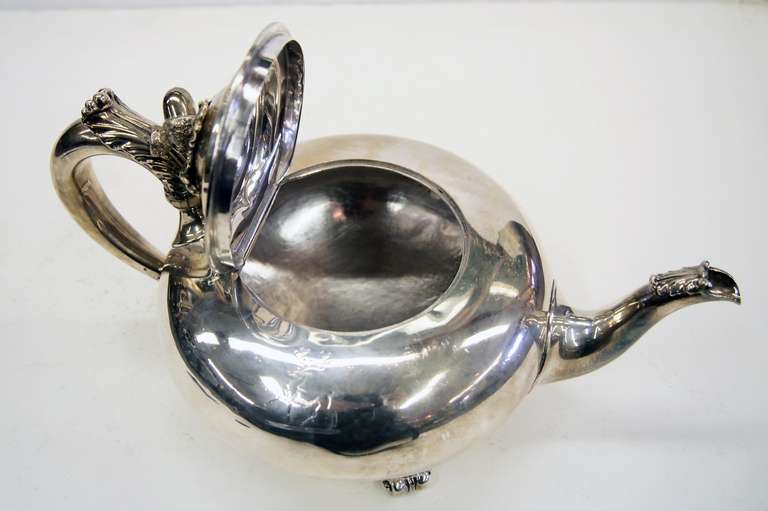 Antique Sterling Silver Teapot by famed silversmiths Hunt & Roskell, London For Sale 1