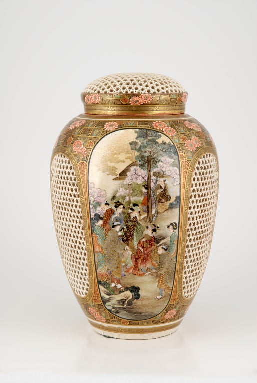 Hand-Painted Japanese Antique Satsuma Pot-Purri Covered Jar by Ryozan For Sale