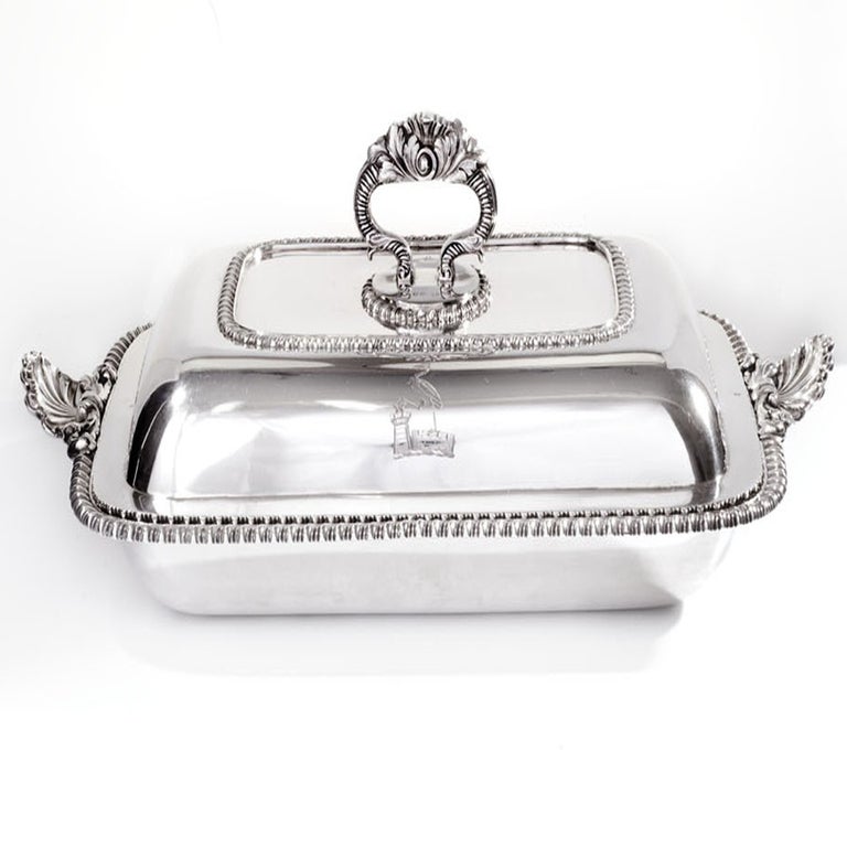 Paul Storr sterling covered entree.
Paul Storr (Westminster 1771 - Tooting 1844) A George III silver Entree Dish, London 1823 Length: 46 cm Width: 34.2 cm Weight: 1,940 g (62 oz) Engraved with a coat-of-arms to the upper rim. Artist description:
