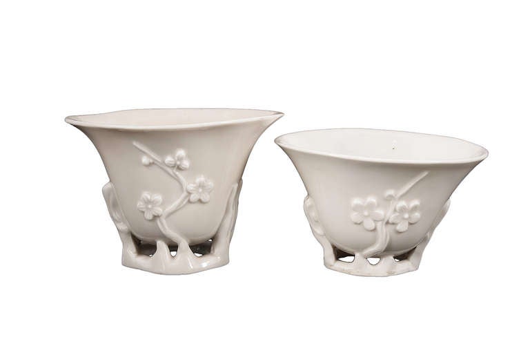 Chinese Porcelain. 'Pair' of 17th Century Dehua libation cups,
covered in a creamy glaze. Circa 1640 

•A similar piece in the Dehua Ceramic Museum.

Provenance: A private collection in Vancouver, Canada.
Previously bought from Marchant, UK.