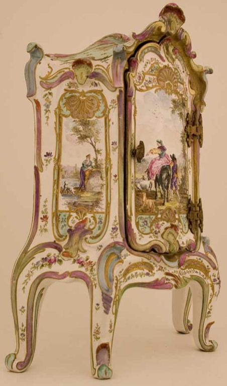 French Veuve Perrin, Marseilles faience cabinet, circa 1800.