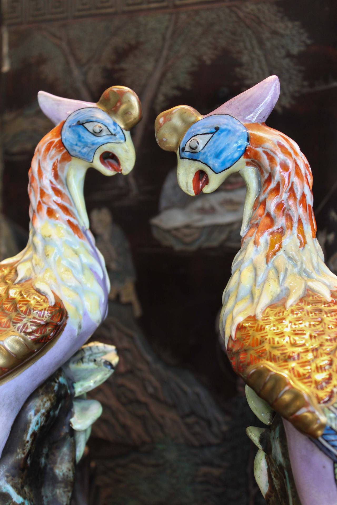 Chinese Export Pair of exotic porcelain birds For Sale