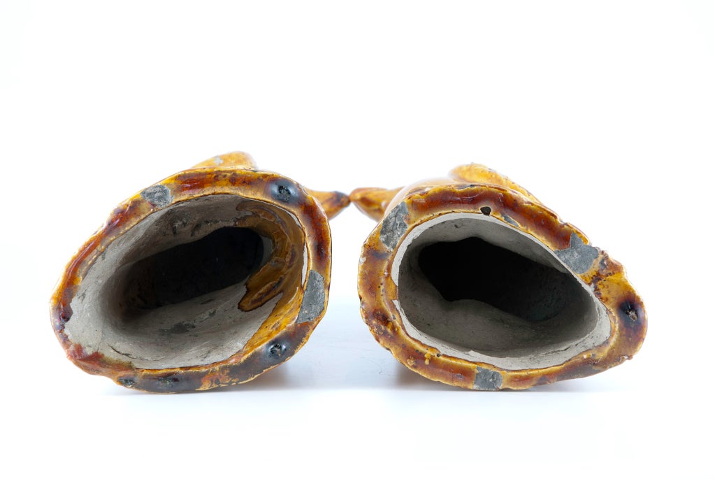 Pair of Tang style birds in yellow glaze In Good Condition For Sale In Vancouver, BC