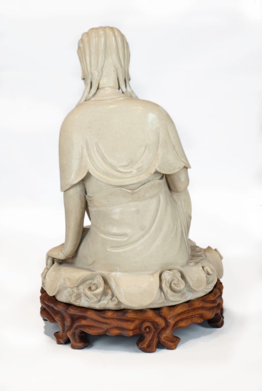 Beautiful  large Chinese Ming seated Guanyin on antique stand In Good Condition In Vancouver, BC