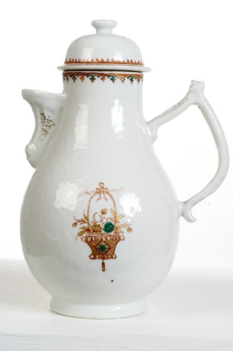 Chinese export armorial coffee-pot. Qianlong Period. 18th C.