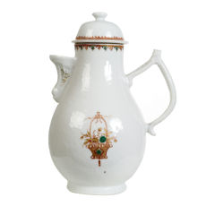 Chinese armorial coffee pot. Qianlong Period.