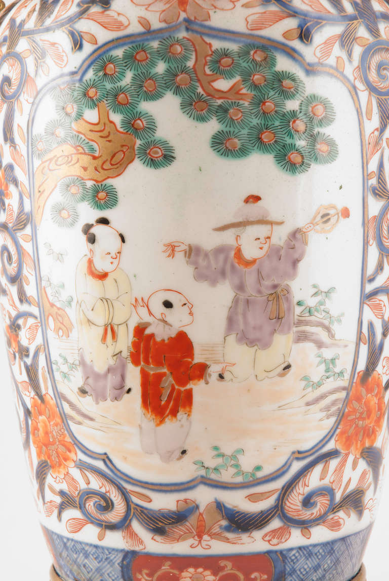 Imari Vase with Gilt Mounts In Good Condition In Vancouver, BC
