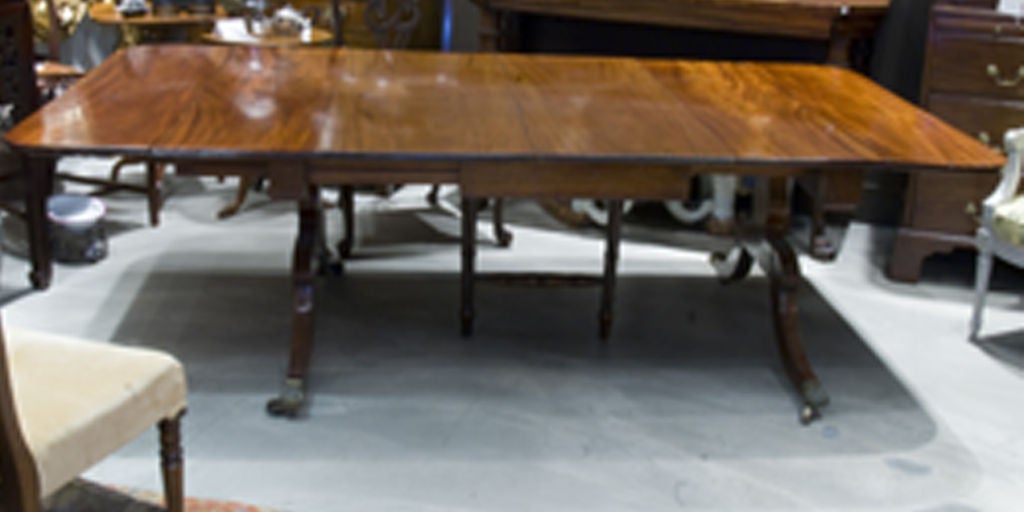 Period George lll Extending table. Seats 14.