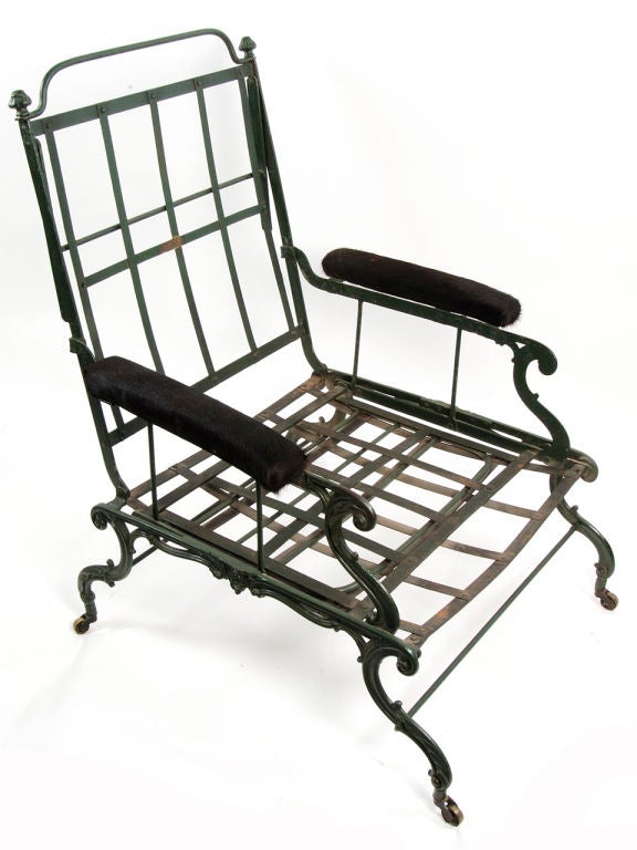 English Victorian metamorphic folding cast-iron chair/bed. 19th C.