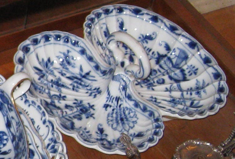 Meissener 'Blaue Zwiebel'. Zahlreiche Stücke. Bitte erkundigen Sie sich.