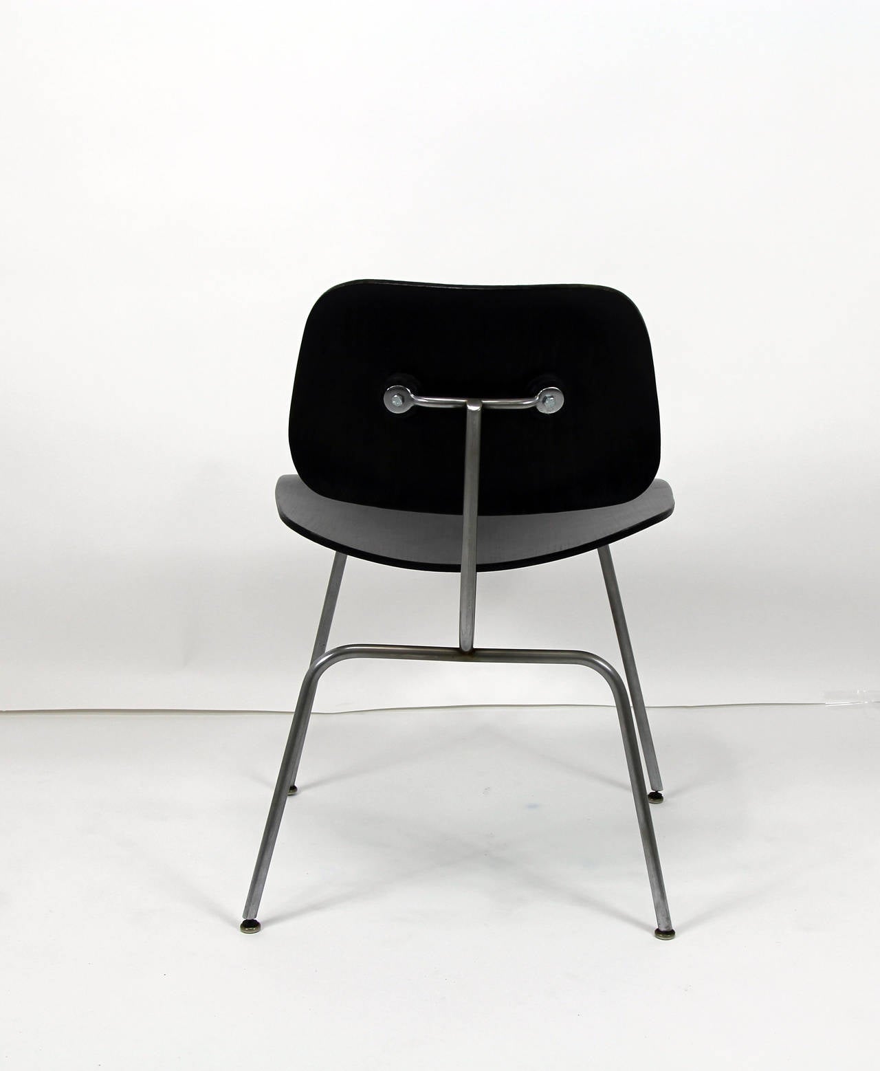 Set of Four Herman Miller Eames DCM Chairs in Ebony Finish In Good Condition For Sale In Bridport, CT