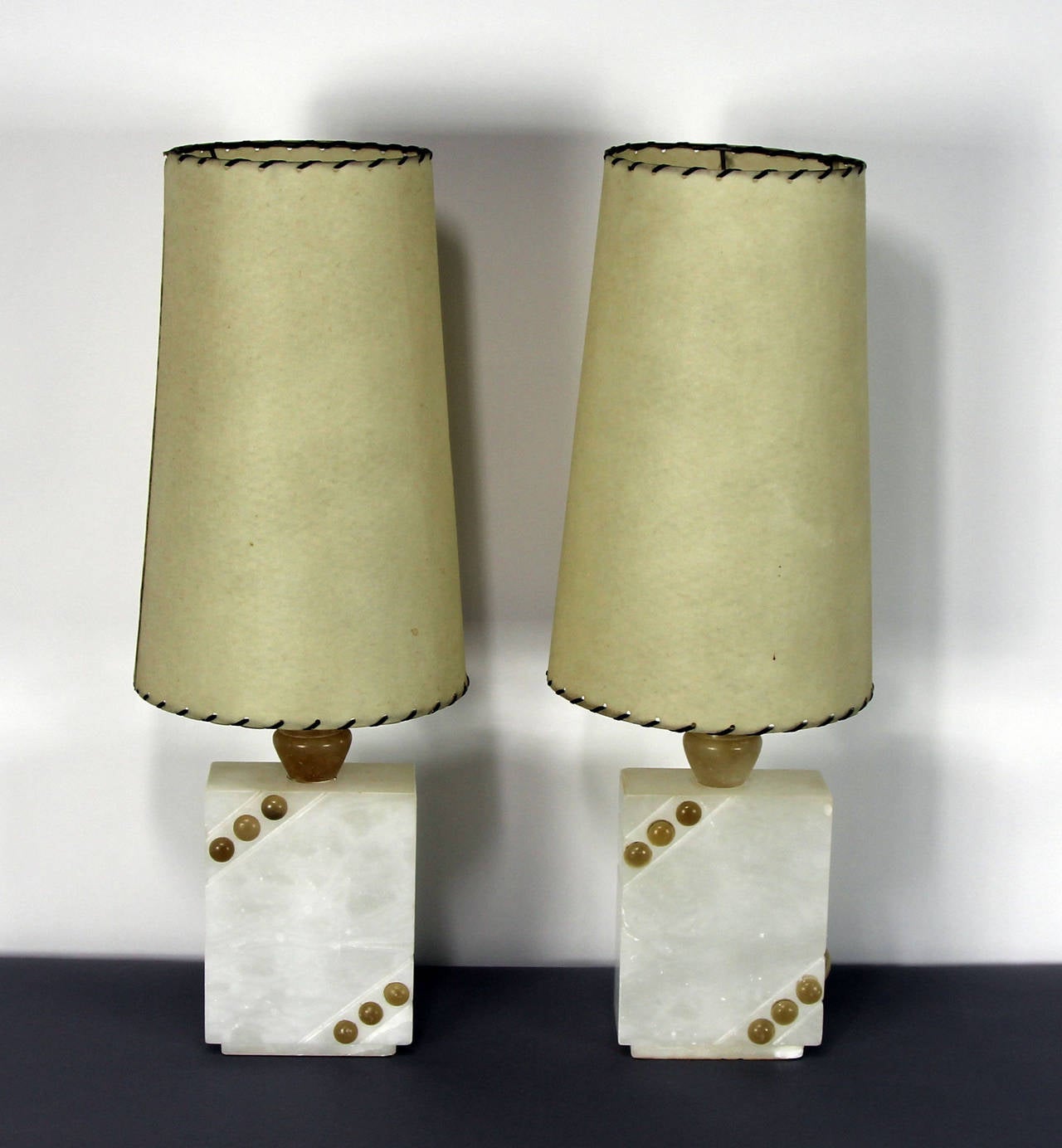 Pair of 1950s Italian Alabaster Modernist Table Lamps In Excellent Condition For Sale In Bridport, CT