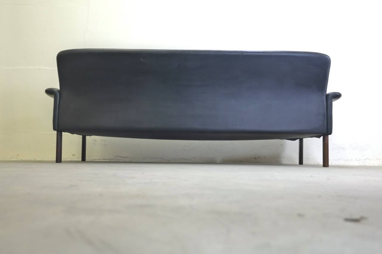 Beautiful Hans Olsen Three-Seat Leather and Rosewood Sofa 3
