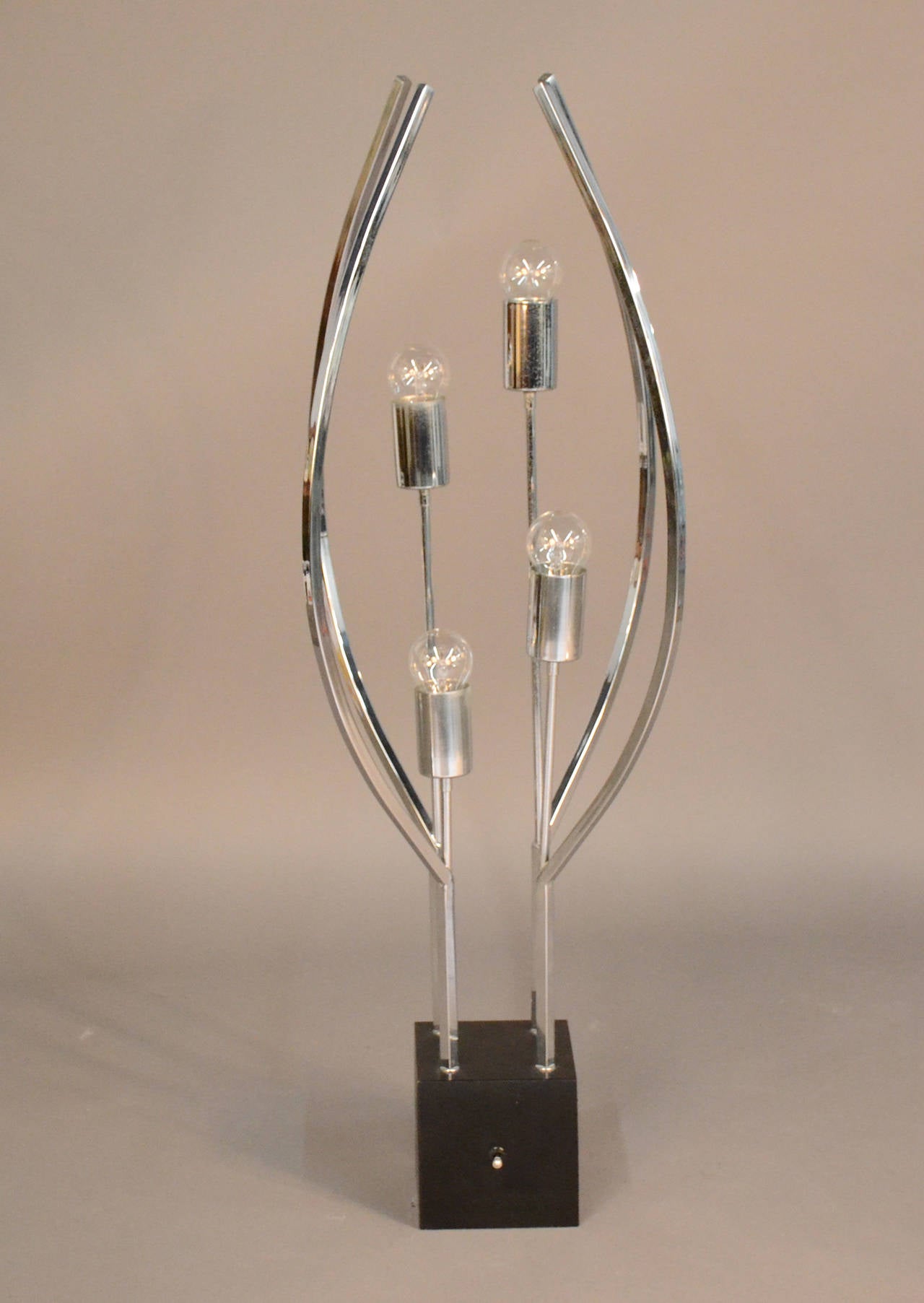 Modern Italian Sculptural Chrome Lamp For Sale 1