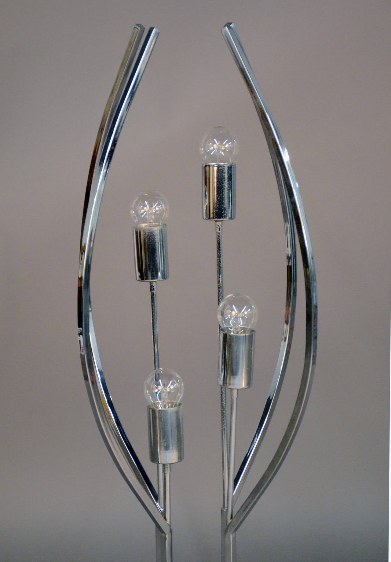 Modern Italian Sculptural Chrome Lamp For Sale 3
