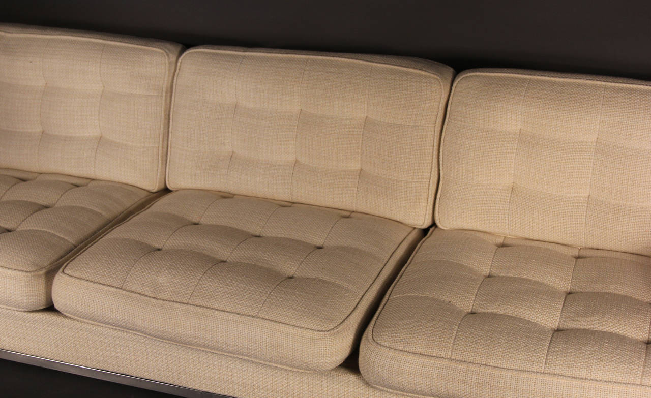 Florence Knoll Three-Seat Sofa on Chrome Frame In Good Condition For Sale In Bridport, CT