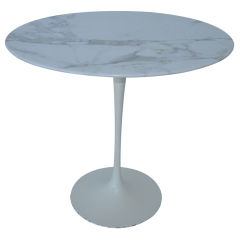 Oval Calacatta Marble Side Table - Saarinen