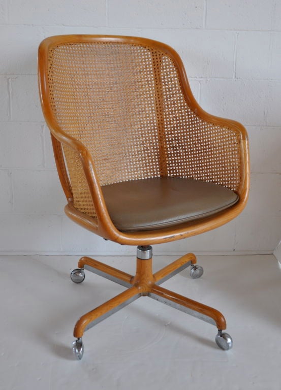 Mid-20th Century Absolutely Perfect Desk Chair - Ward Bennett