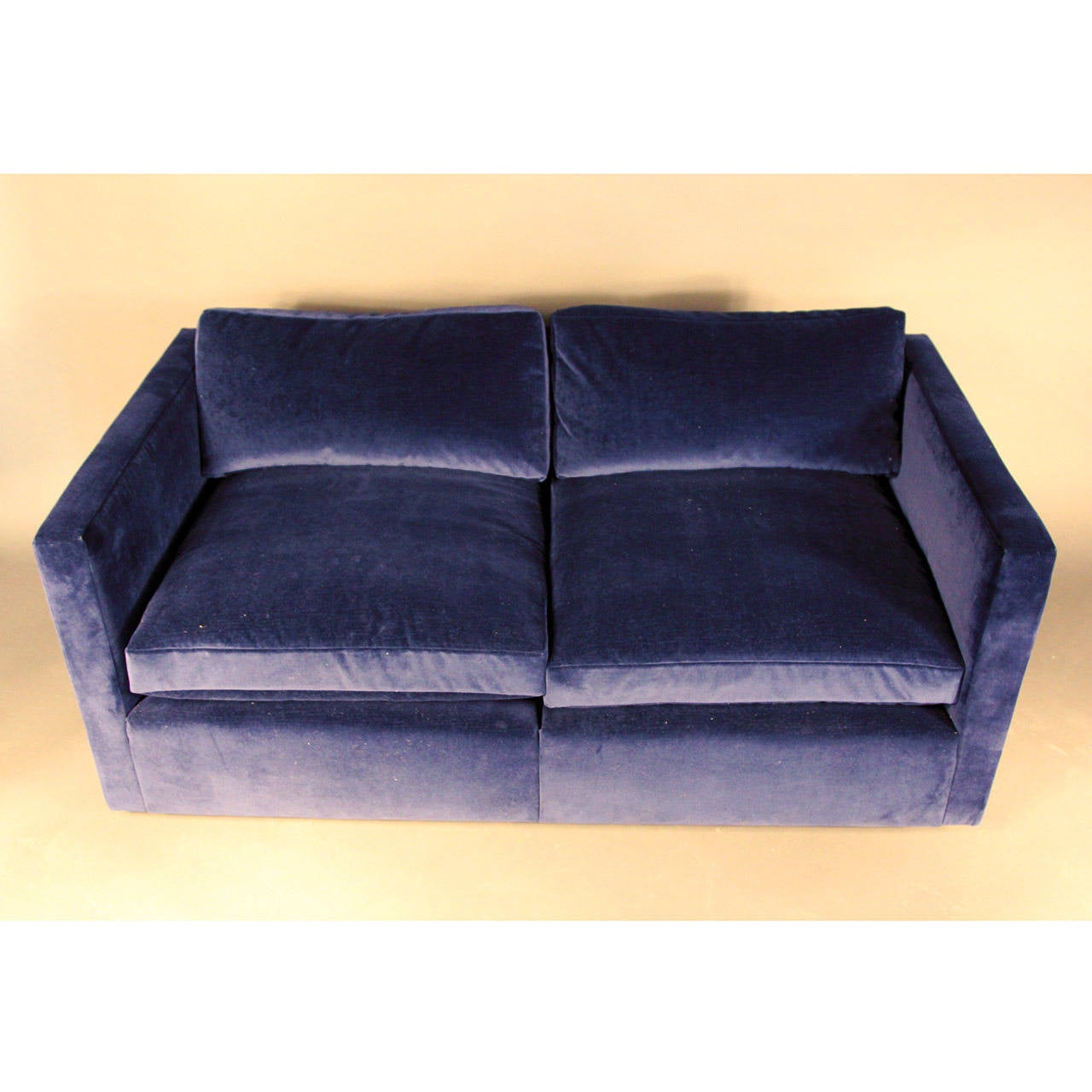 Knoll Velvet Upholstered Loveseat Sofa In Excellent Condition In Bridport, CT