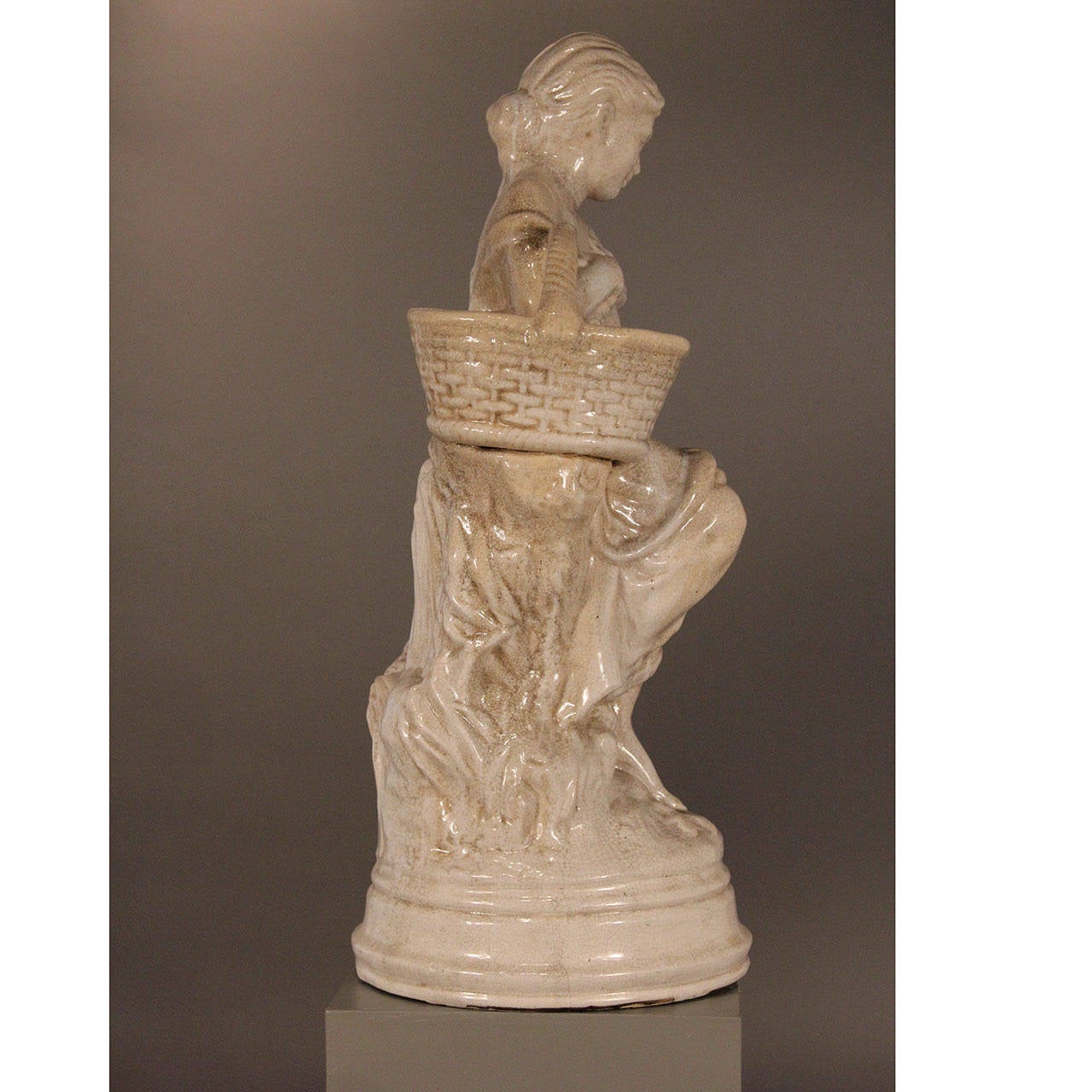Baroque Beautiful Lady Garden Sculpture Ceramic Statue For Sale