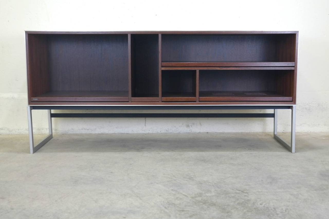 Bang & Olufsen Credenza Stereo Cabinet in Rosewood In Excellent Condition In Bridport, CT