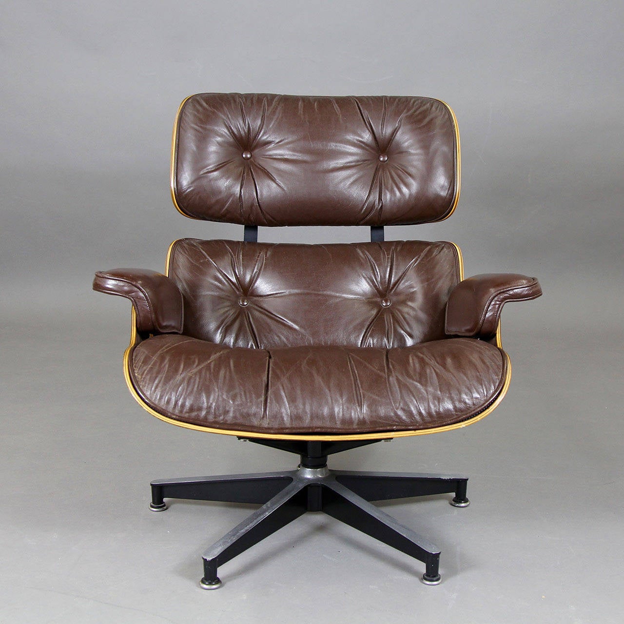 Iconic 670 Herman Miller Eames lounge chair.