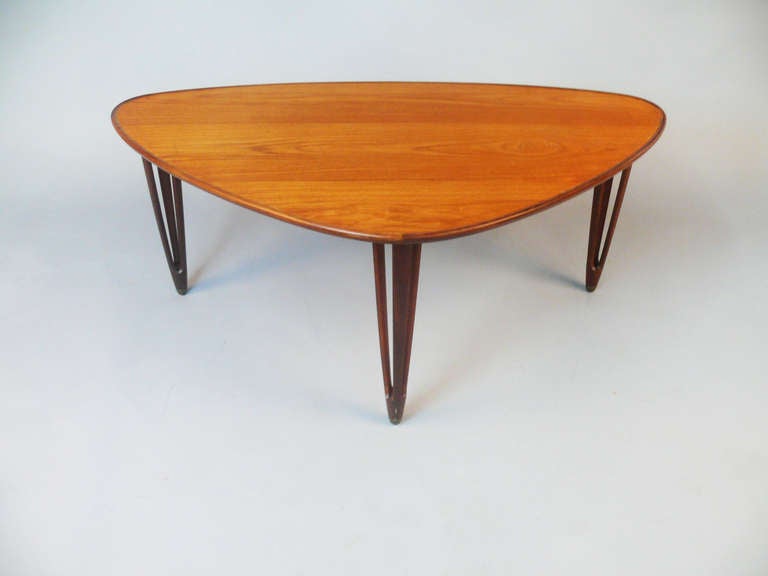 Beautifully Designed Triangular Teak Coffee Table For Sale 1