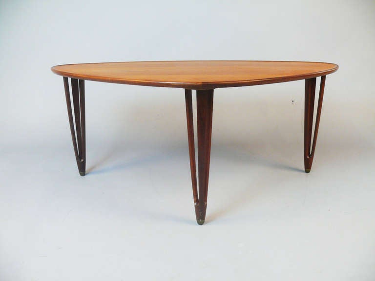 Beautifully Designed Triangular Teak Coffee Table For Sale 2
