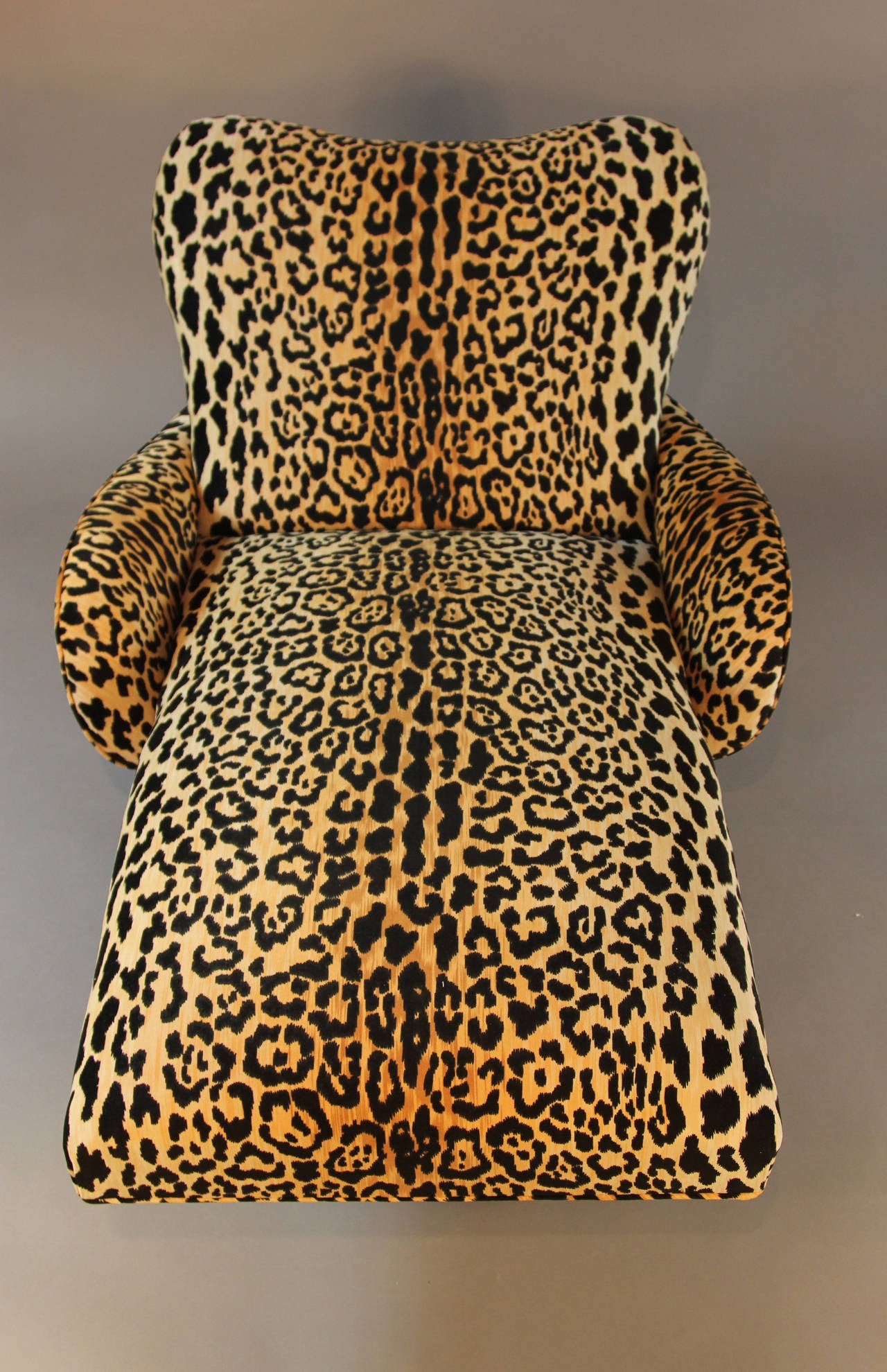 Mid-Century Leopard Print Velvet Chaise Longue at 1stdibs