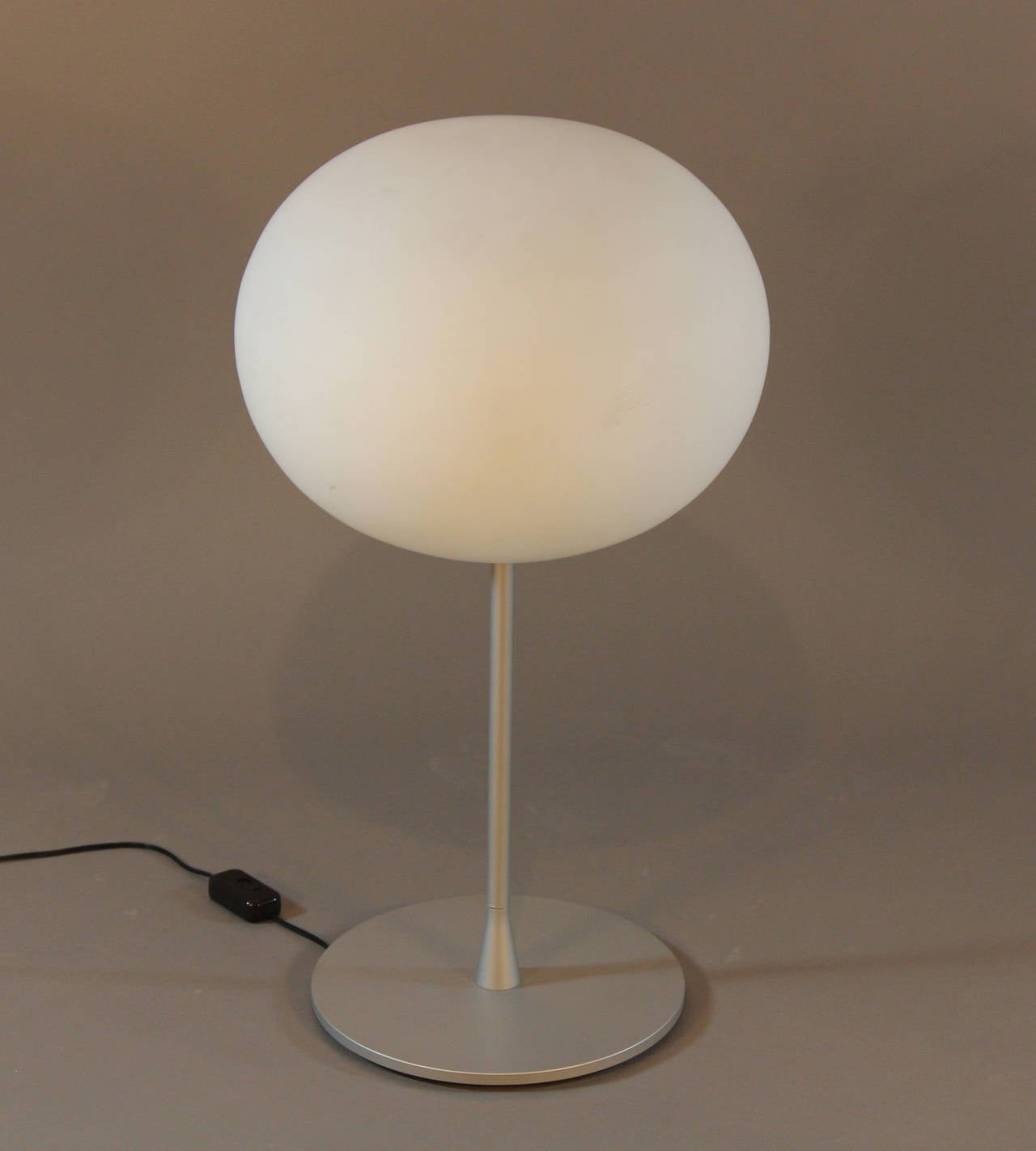 Glo-ball T tabletop lamp by Flos. Designed by Jasper Morrison with dimmer.