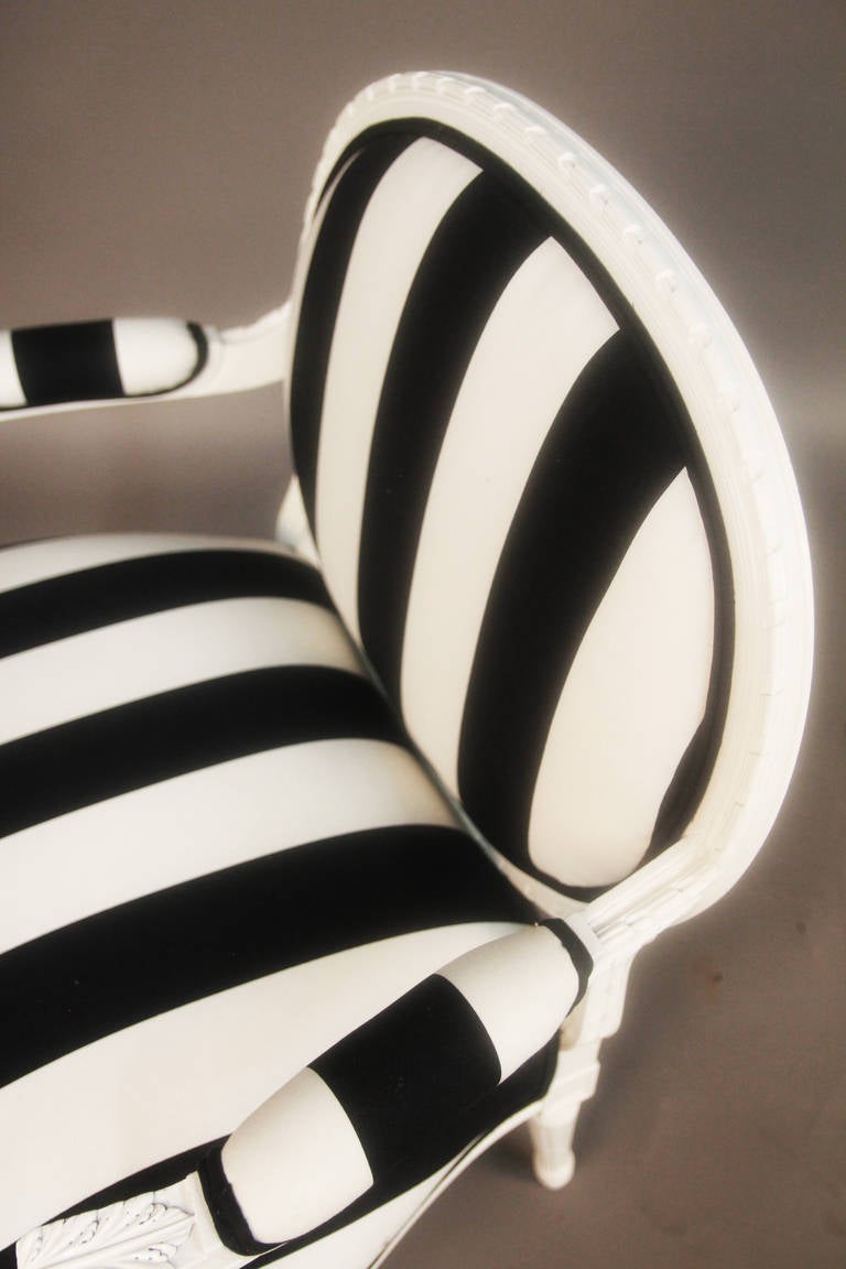 Mid-20th Century Pair of Hollywood Regency Style Chairs in Black and White Stripes