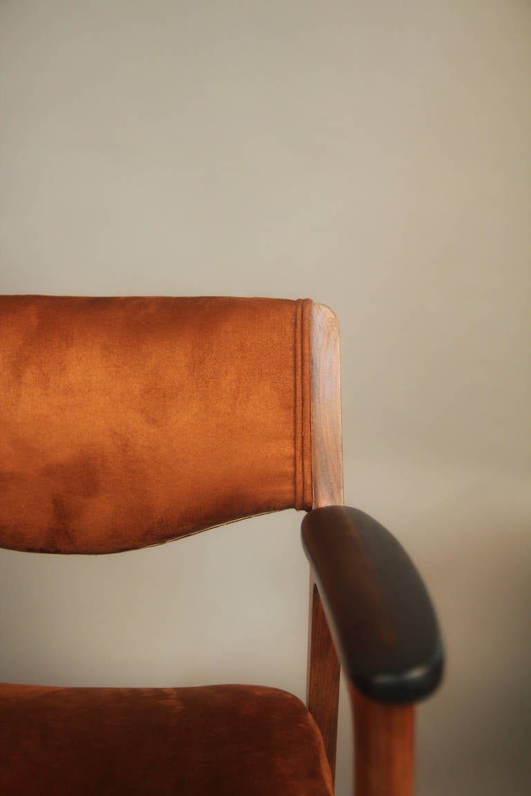 Mid-20th Century Pair of Gunlocke Chairs in Walnut with Suede Upholstery