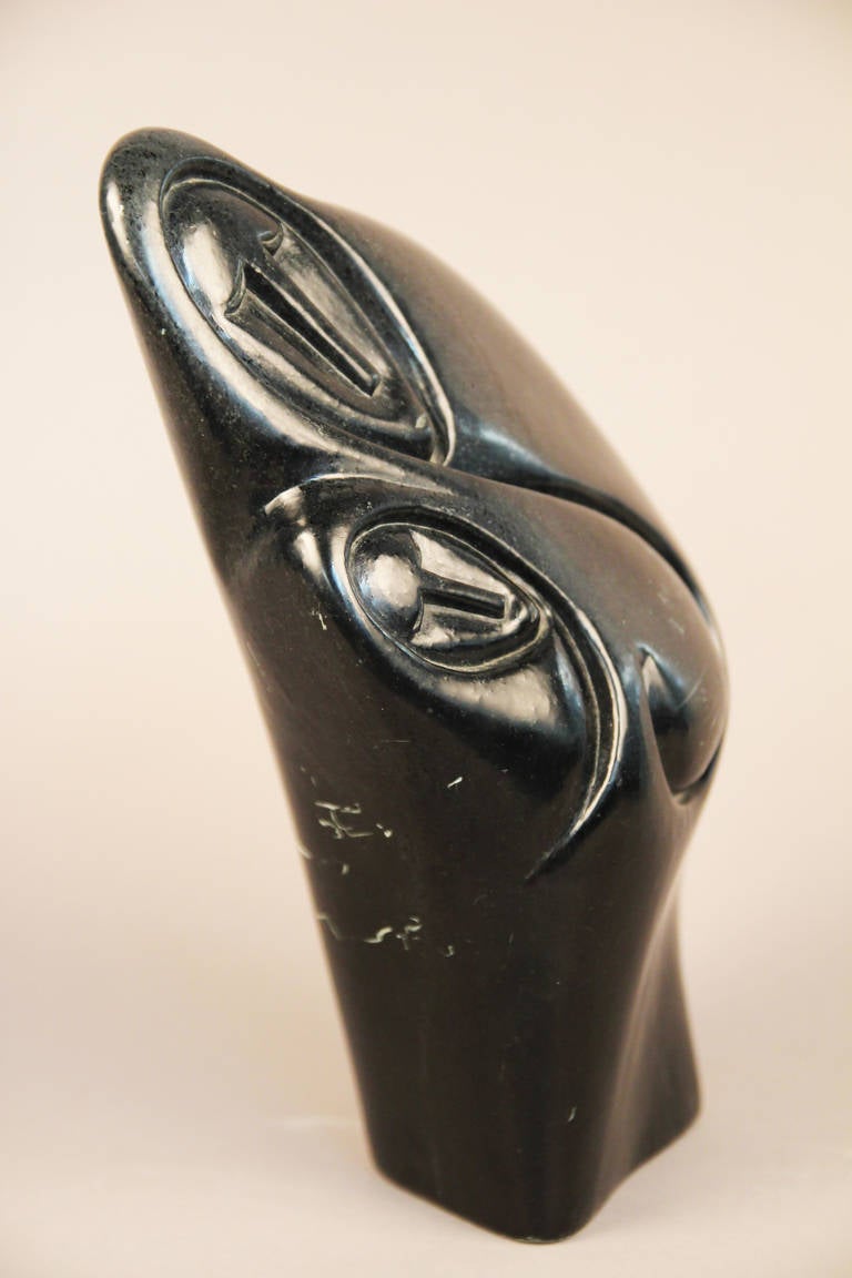 Afrikanische Stein-Skulptur von Zachariah Njobo im Zustand „Gut“ im Angebot in Bridport, CT