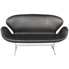 Arne Jacobsen Swan Sofa