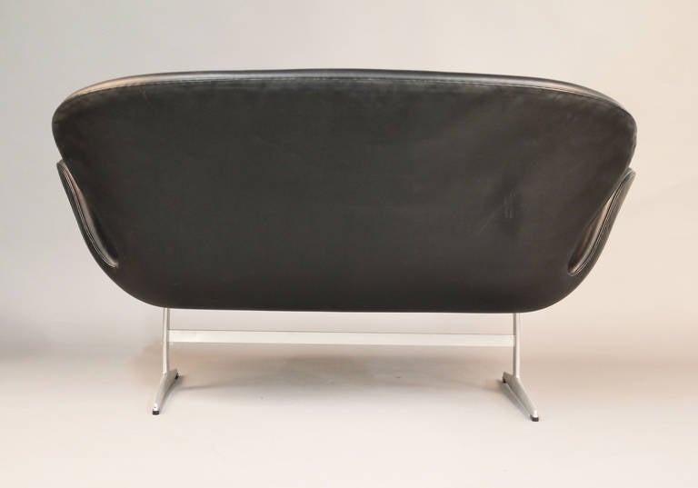Mid-Century Modern Arne Jacobsen Swan Sofa