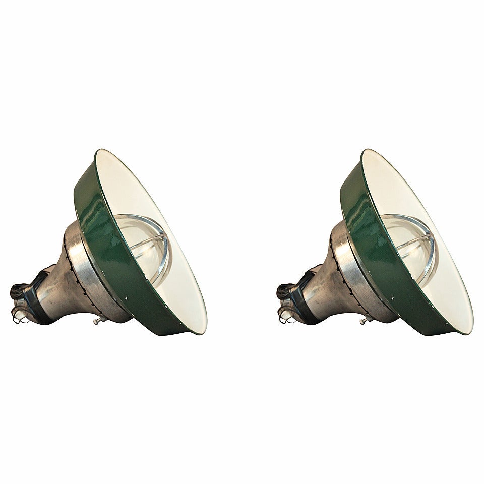 Paire de lampes pendantes industrielles vintage Killark