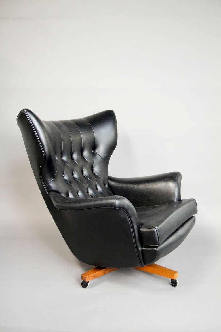Said to be a chair of uncompromising dimensions and comfort, amply meriting its description of the world’s most comfortable chair.  This is an original pair of Ebenezer Gomme’s famous ‘G Plan’ model 6250 Blofeld Chairs.  In original Black, on swivel