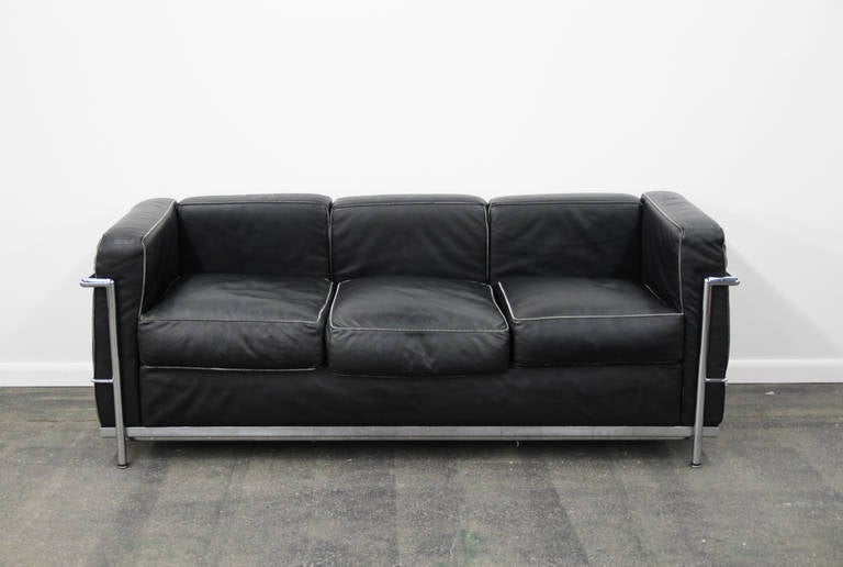 Iconic Le Corbusier Sofa LC2 Reproduction by Nuovo Melodrom