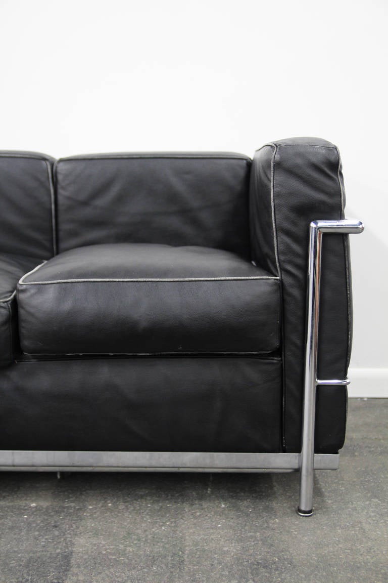 Le Corbusier LC2 Sofa in Chrome and Leather 1
