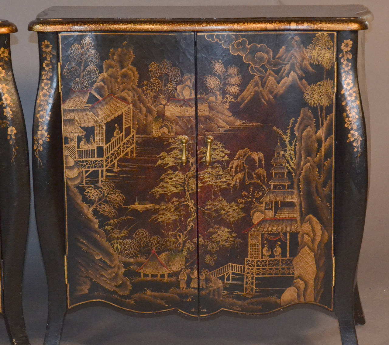 Pair of Chinoiserie Hand-Painted Demilune Commodes In Good Condition In Bridport, CT