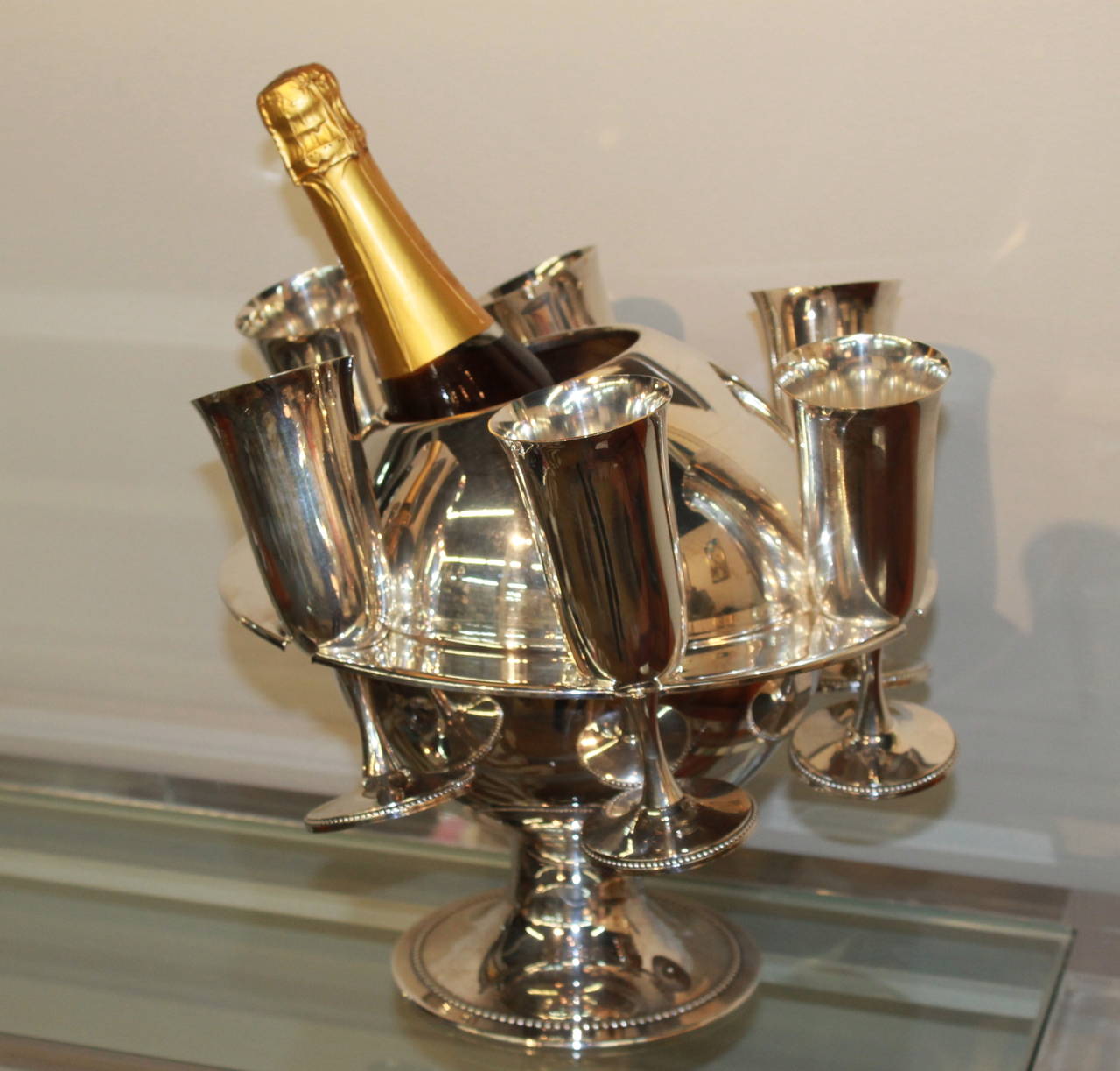 Mid-Century Modern Refroidisseur à vin/ champagne moderniste français en métal argenté avec flûtes