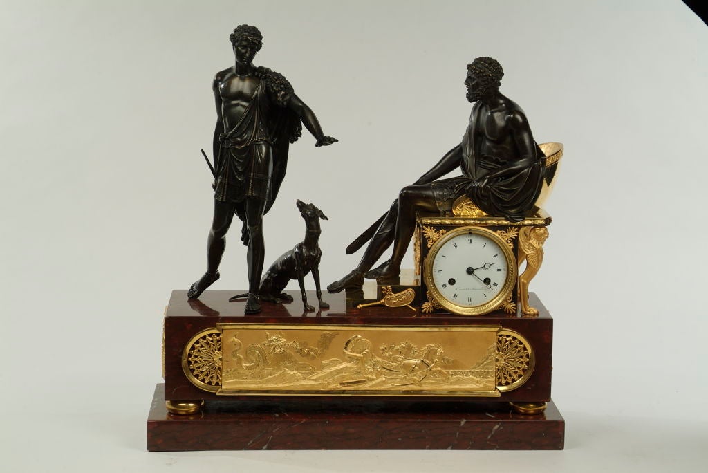 Reloj de chimenea imperio francés que representa a Hipólito y Teseo