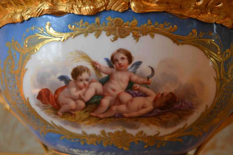 19th Century Sevres Style Porcelain Bowl Mounted in Gilt Bronze In Excellent Condition For Sale In Vancouver, BC