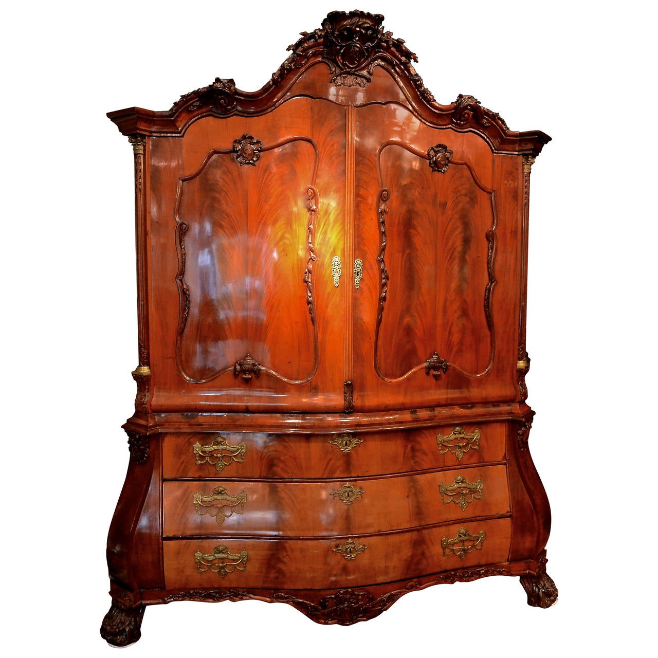 18thC Dutch armoire For Sale