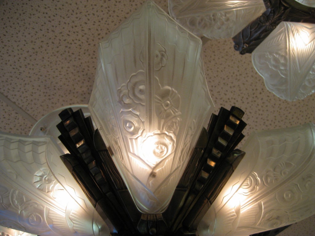 French original Art Deco frosted glass  chandelier circa 1920 In Excellent Condition In New York City, NY
